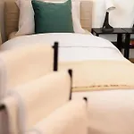 Large In With 3 Bedrooms And Parking 普雷绍夫