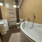 Large In With 3 Bedrooms And Parking * 普雷绍夫