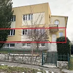 Large In With 3 Bedrooms And Parking 公寓 *