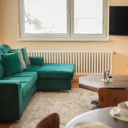 Large In With 3 Bedrooms And Parking Preszów