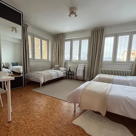 Large In With 3 Bedrooms And Parking *