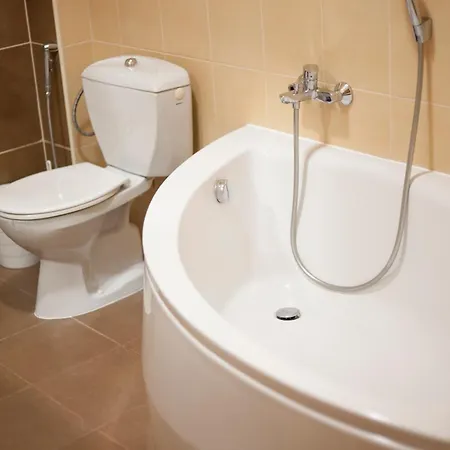 Large In With 3 Bedrooms And Parking Appartamento Prešov
