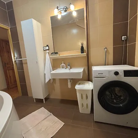 Apartament Large In With 3 Bedrooms And Parking Preszów