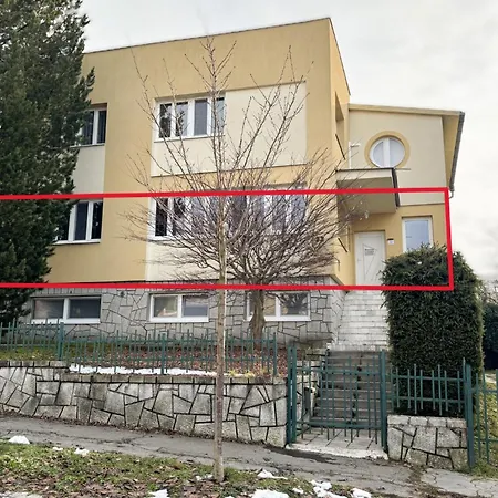 Large In With 3 Bedrooms And Parking Appartamento *