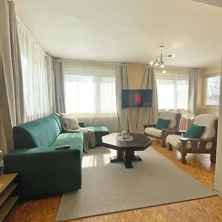 Apartment Large In With 3 Bedrooms And Parking *