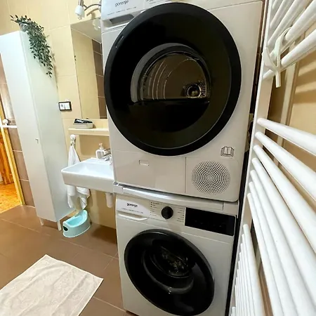 Apartment Large In With 3 Bedrooms And Parking *