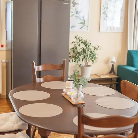 Large In With 3 Bedrooms And Parking Apartment