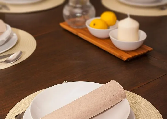 Apartamento Large In With 3 Bedrooms And Parking *