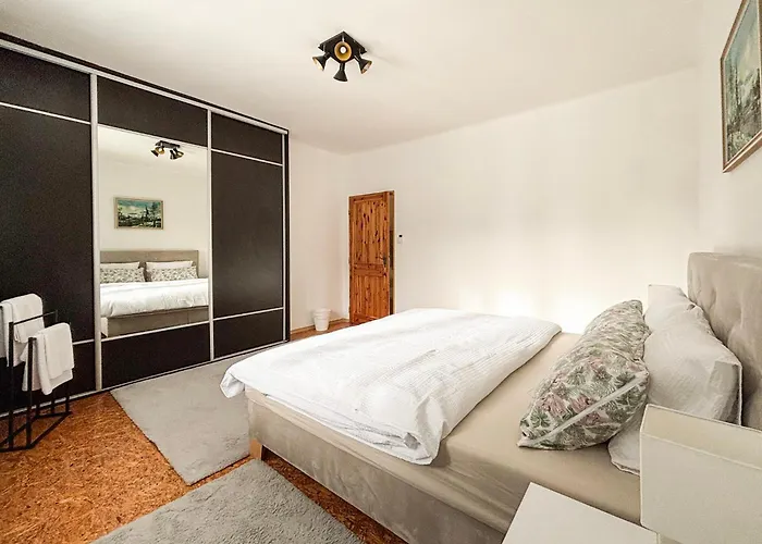 Large In With 3 Bedrooms And Parking Apartament Preszów