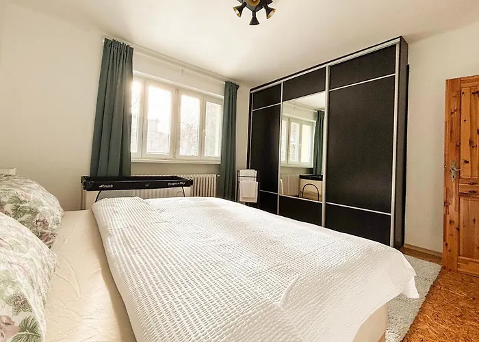 Apartament Large In With 3 Bedrooms And Parking