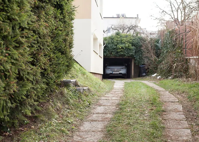 Large In With 3 Bedrooms And Parking Apartamento *